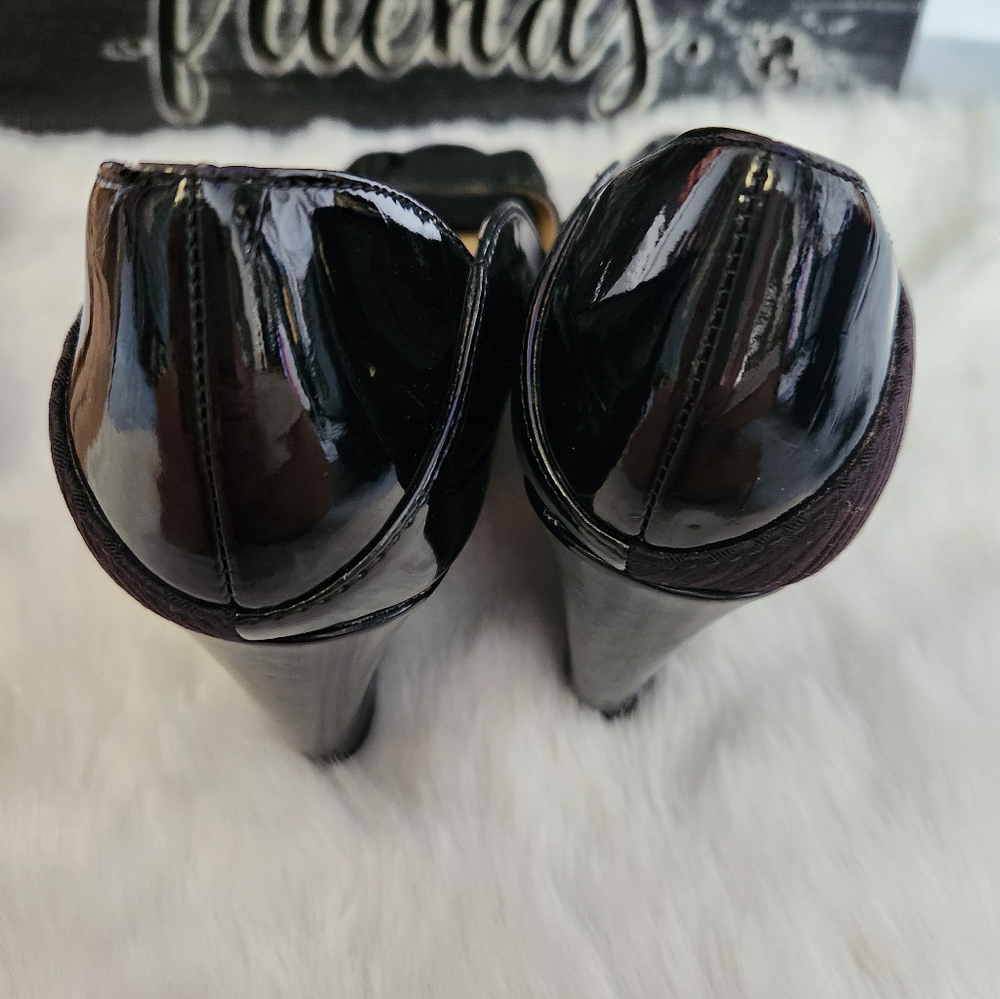 BLACK PATENT LEATHER AND A MATTE BLACK FABRIC HEELS - Picture 4 of 6